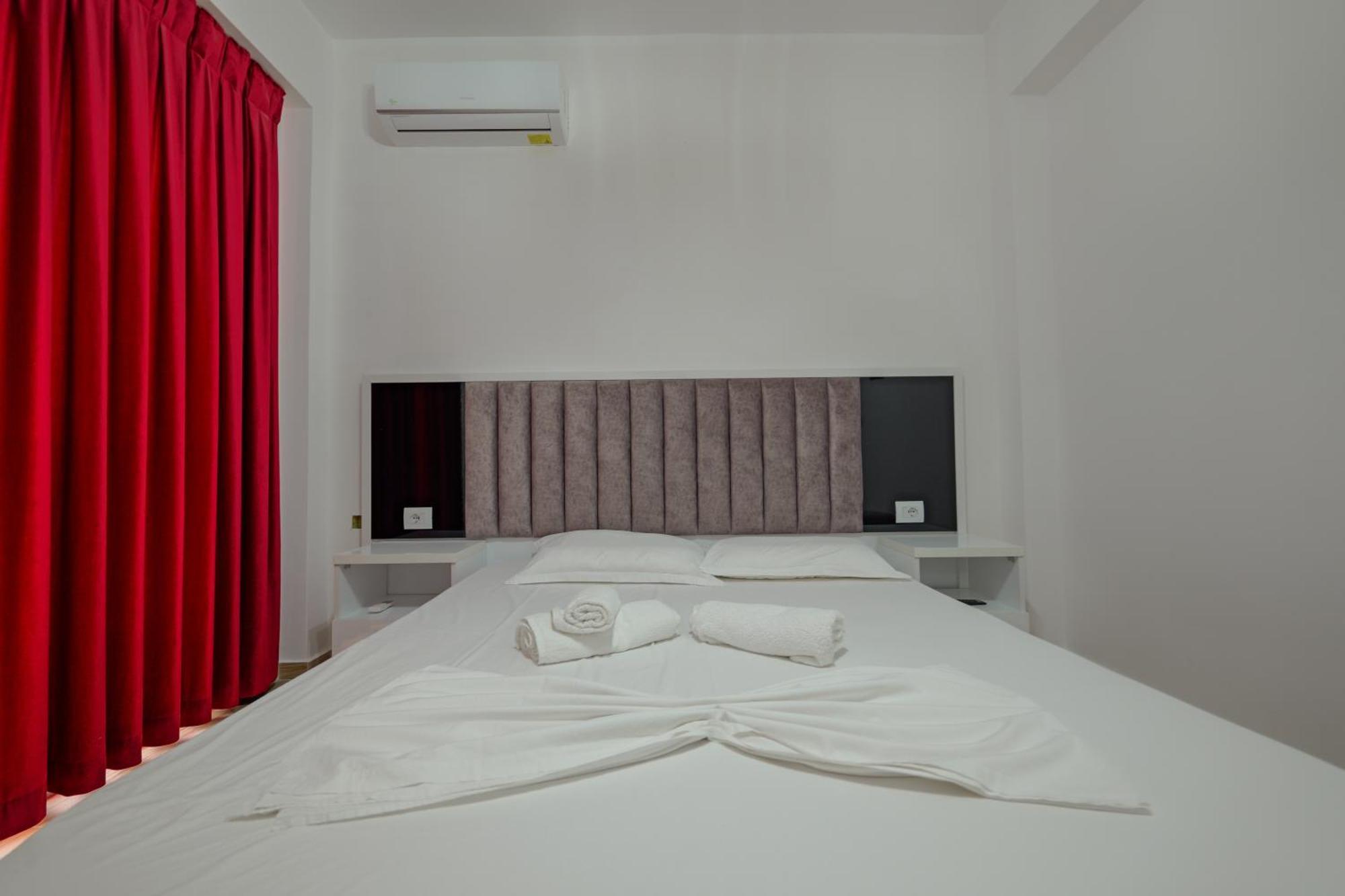 Hotel Take Borsh Kültér fotó