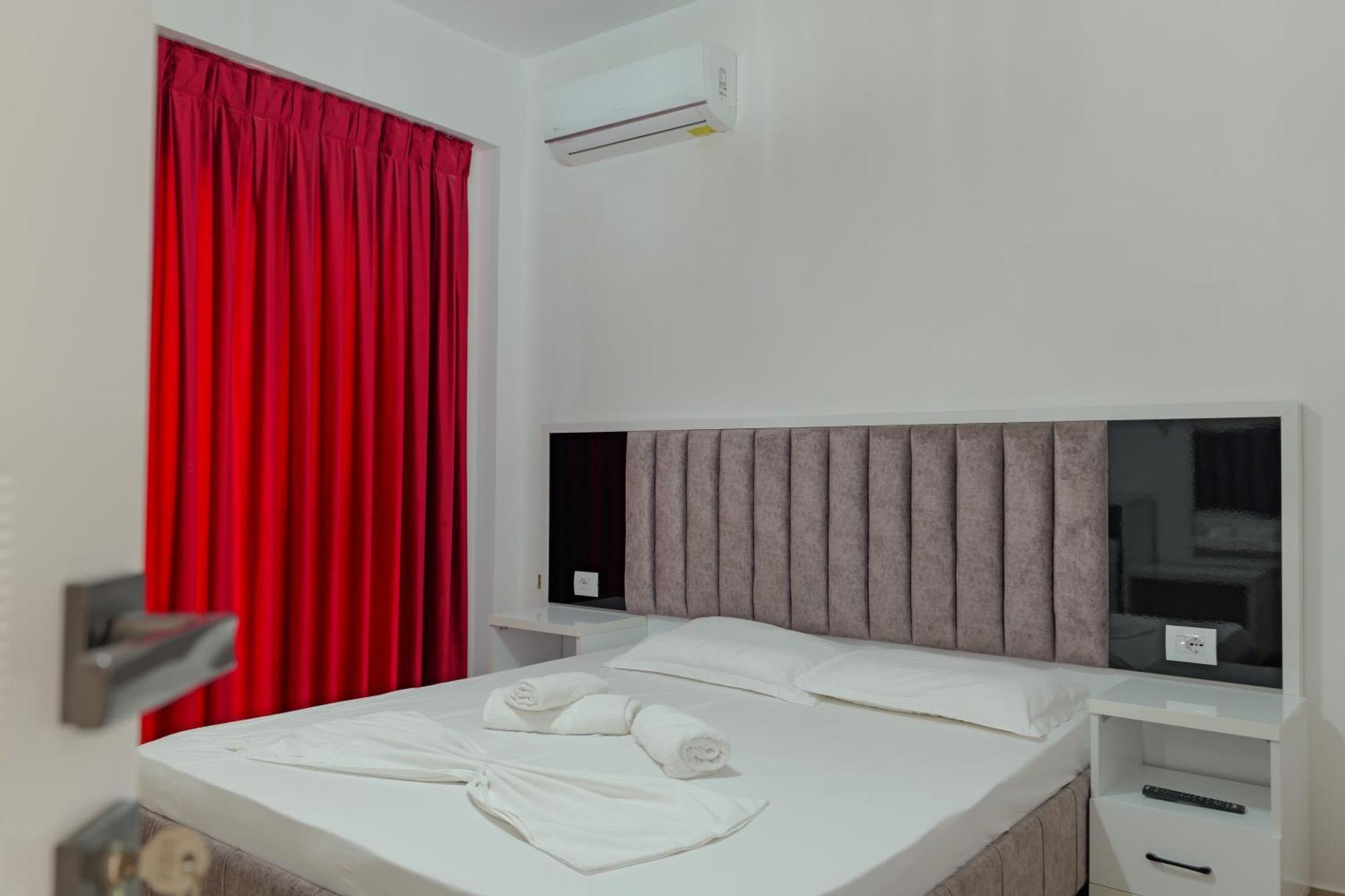 Hotel Take Borsh Kültér fotó