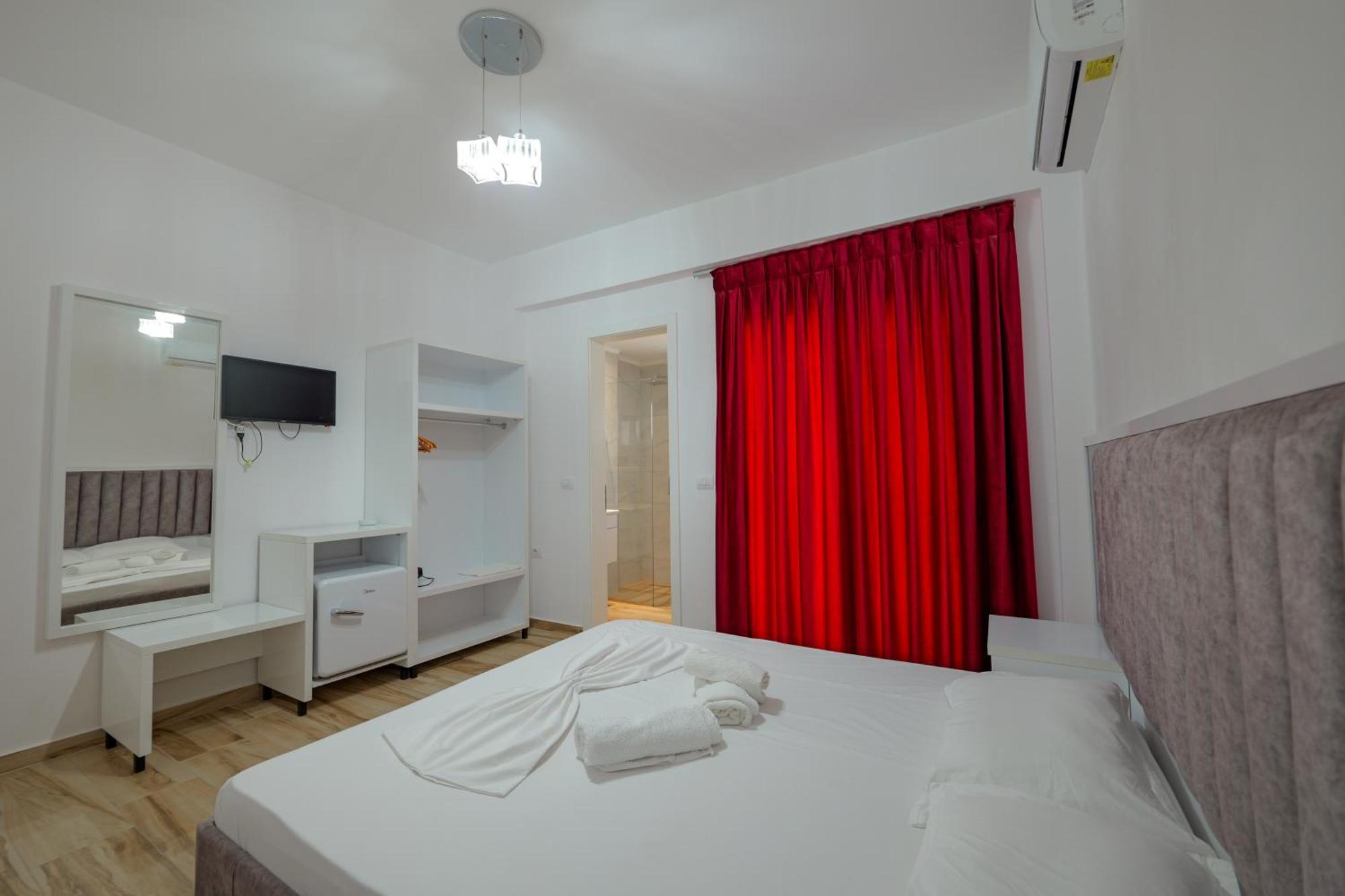 Hotel Take Borsh Kültér fotó