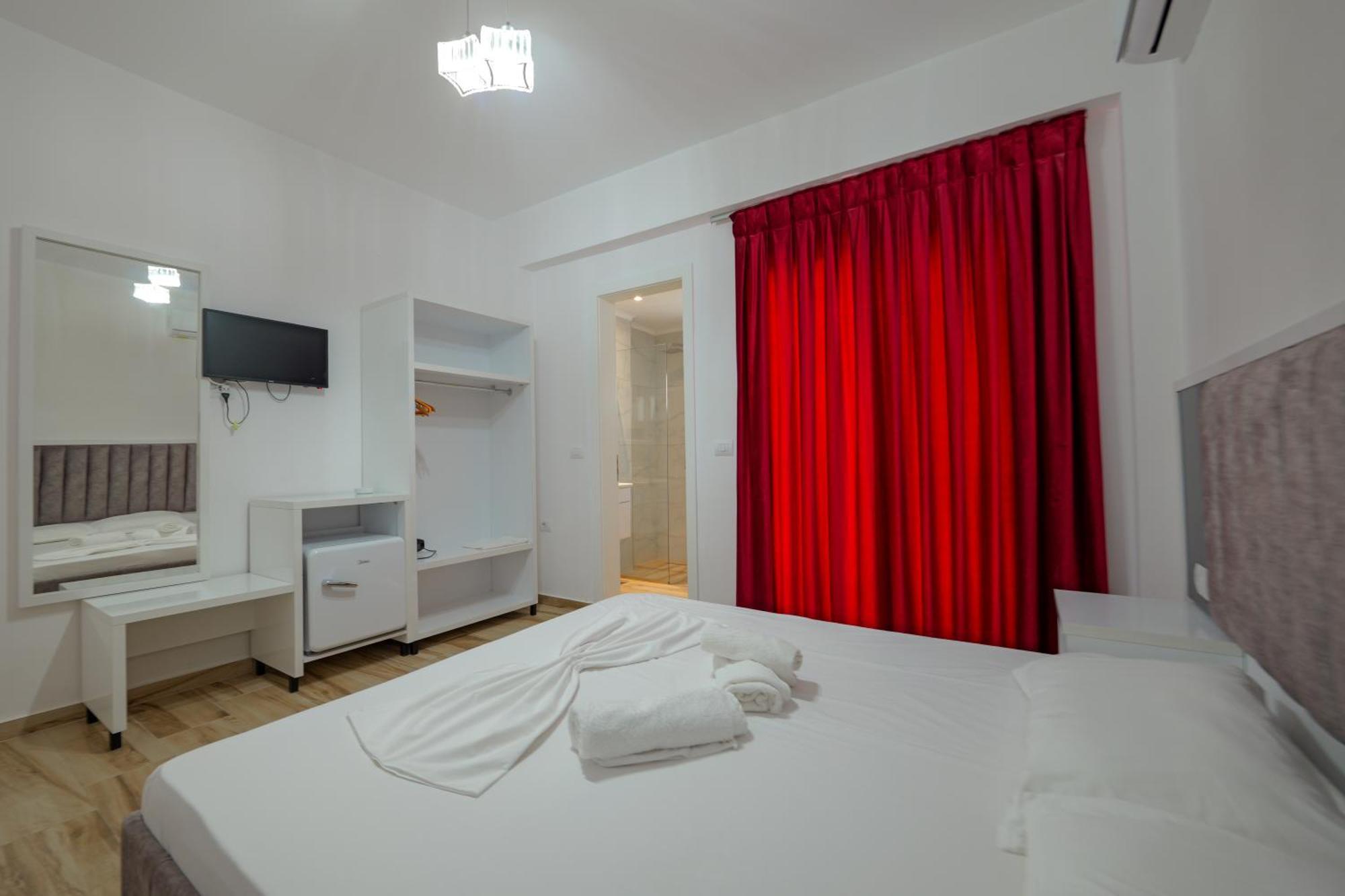 Hotel Take Borsh Kültér fotó
